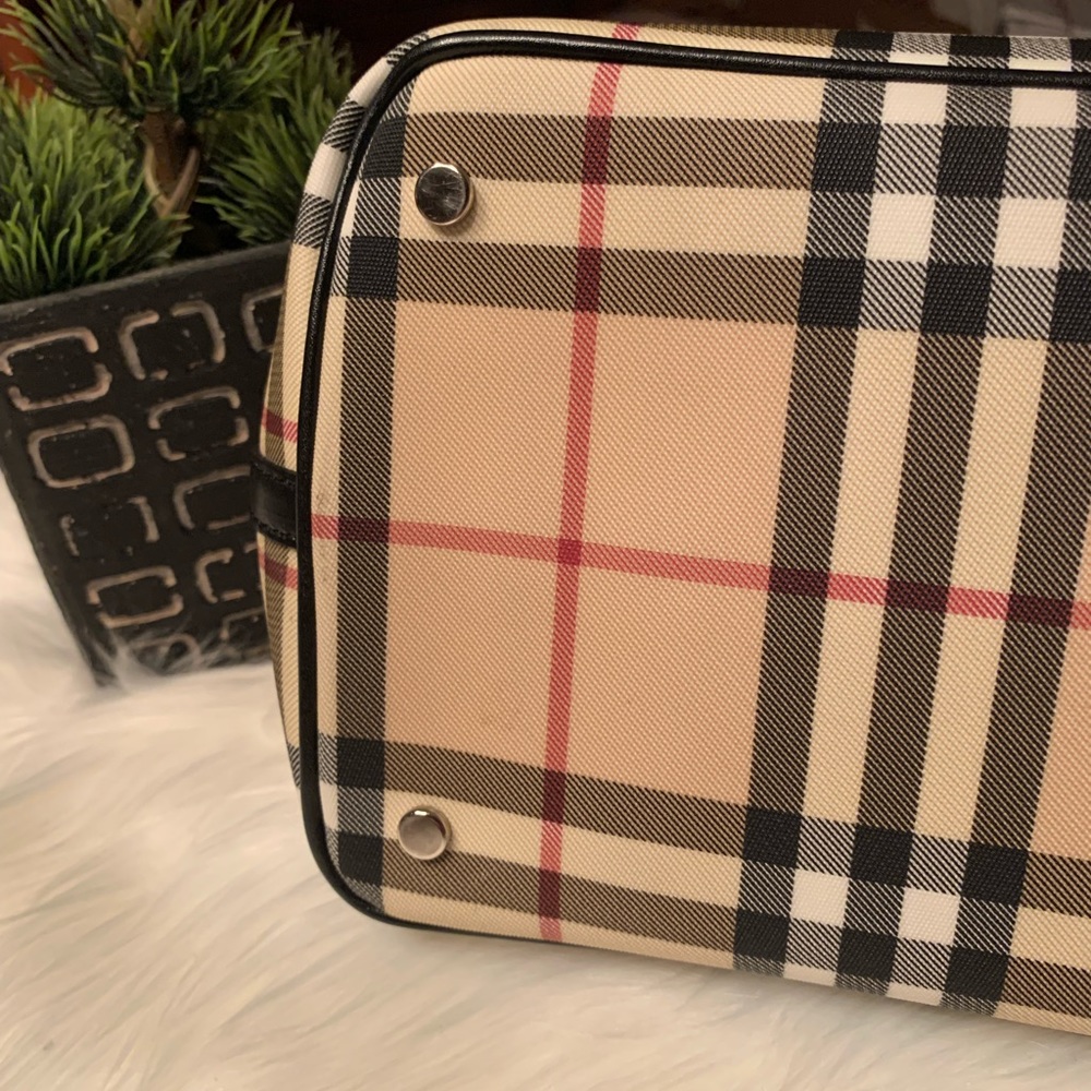 Burberry - Picture 9 of 16